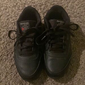 Boys size 5.5Y Black Reebok Classics gently used